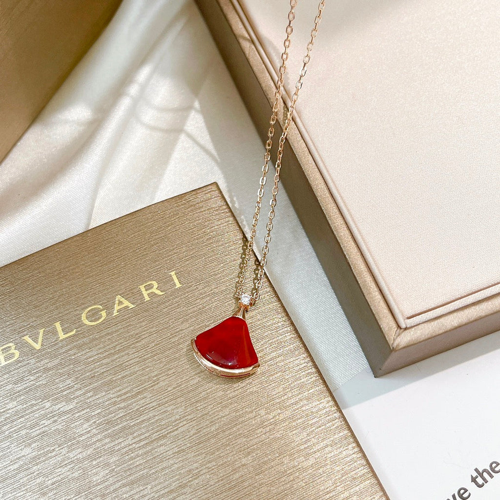 Bvlgari BVLGARI Dream Carnelian 18K Gold Necklace product image 5, provided for visual reference and product detail review