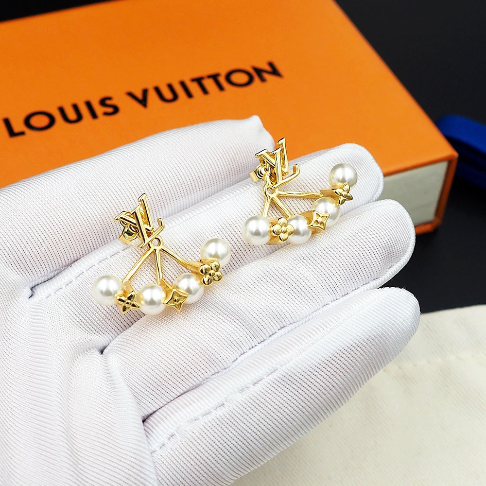 Louis Vuitton Monogram Pearls 18K Gold Earrings product image 5, provided for visual reference and product detail review