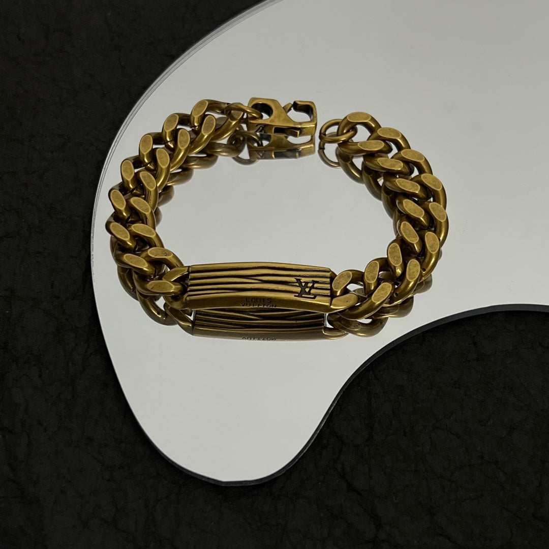Louis Vuitton Vintage Chains 18K Gold Bracelet product image 5, provided for visual reference and product detail review