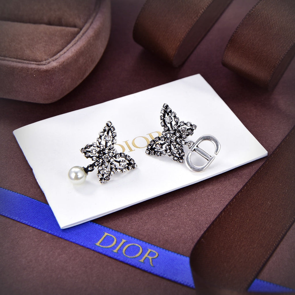 Dior Papillon De Nuit 18K Gold Earrings product image 7, provided for visual reference and product detail review
