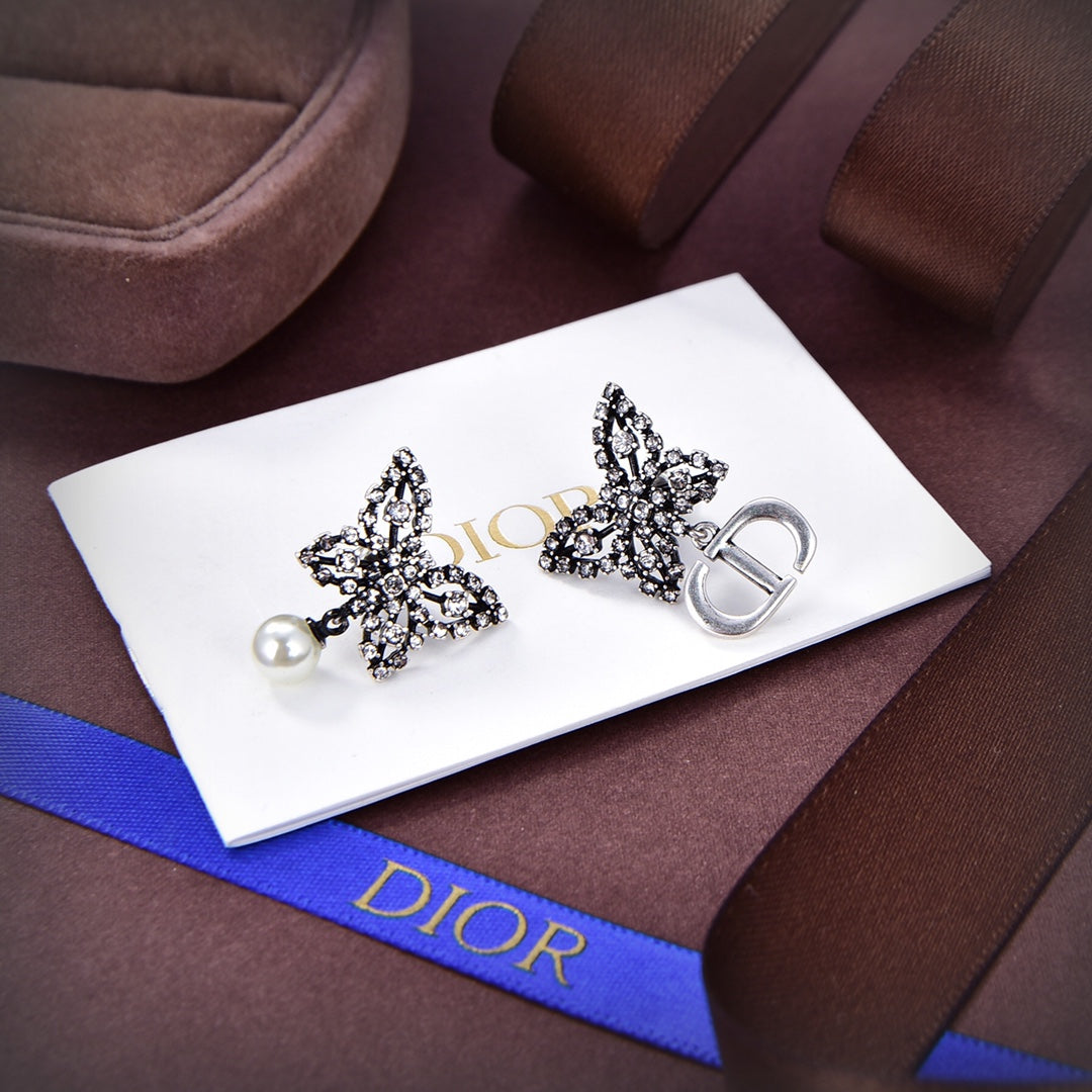 Dior Papillon De Nuit 18K Gold Earrings product image 7, provided for visual reference and product detail review