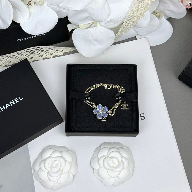 Chanel 26C Blue Flower Diamond 18K Gold Bracelet product image 6, provided for visual reference and product detail review