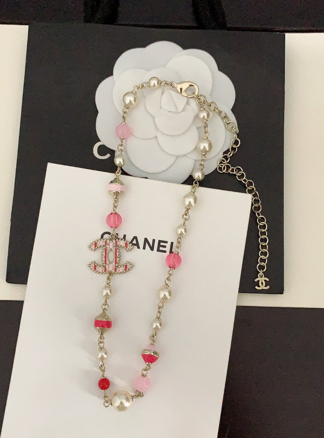 Chanel Pink & White Pearls 18K Gold Necklace product image 5, provided for visual reference and product detail review