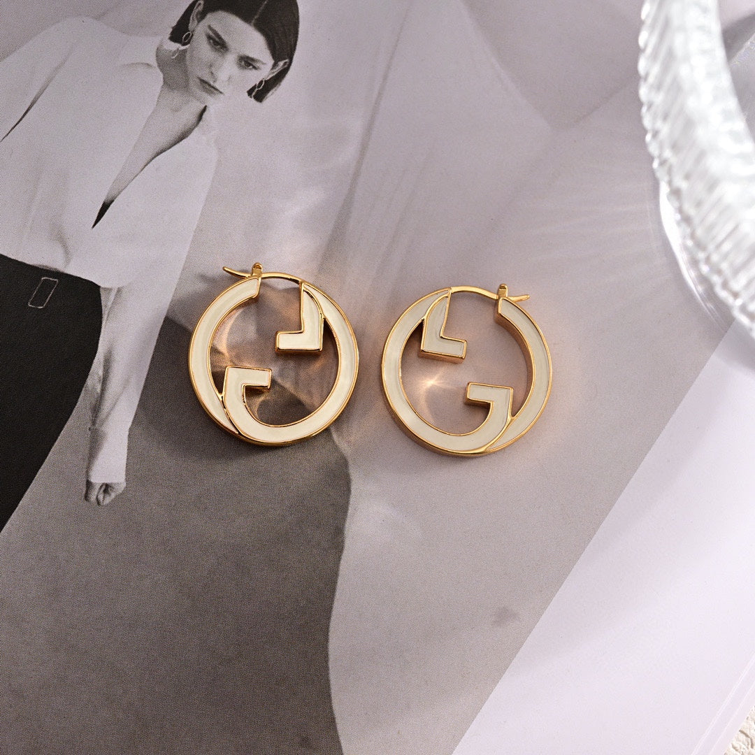 Gucci Double Pink Hollow 18K Gold Earrings product image 2, provided for visual reference and product detail review