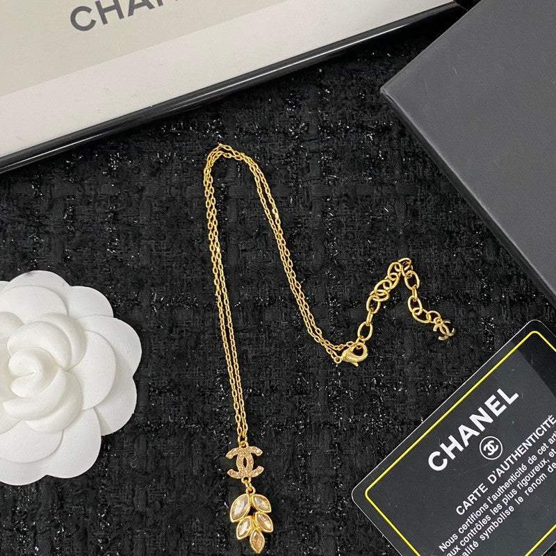 Chanel Flower Crystal 18K Gold Necklace product image 6, provided for visual reference and product detail review