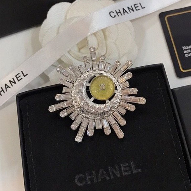 Chanel Crystal 18K Gold Brooch product image 3, provided for visual reference and product detail review
