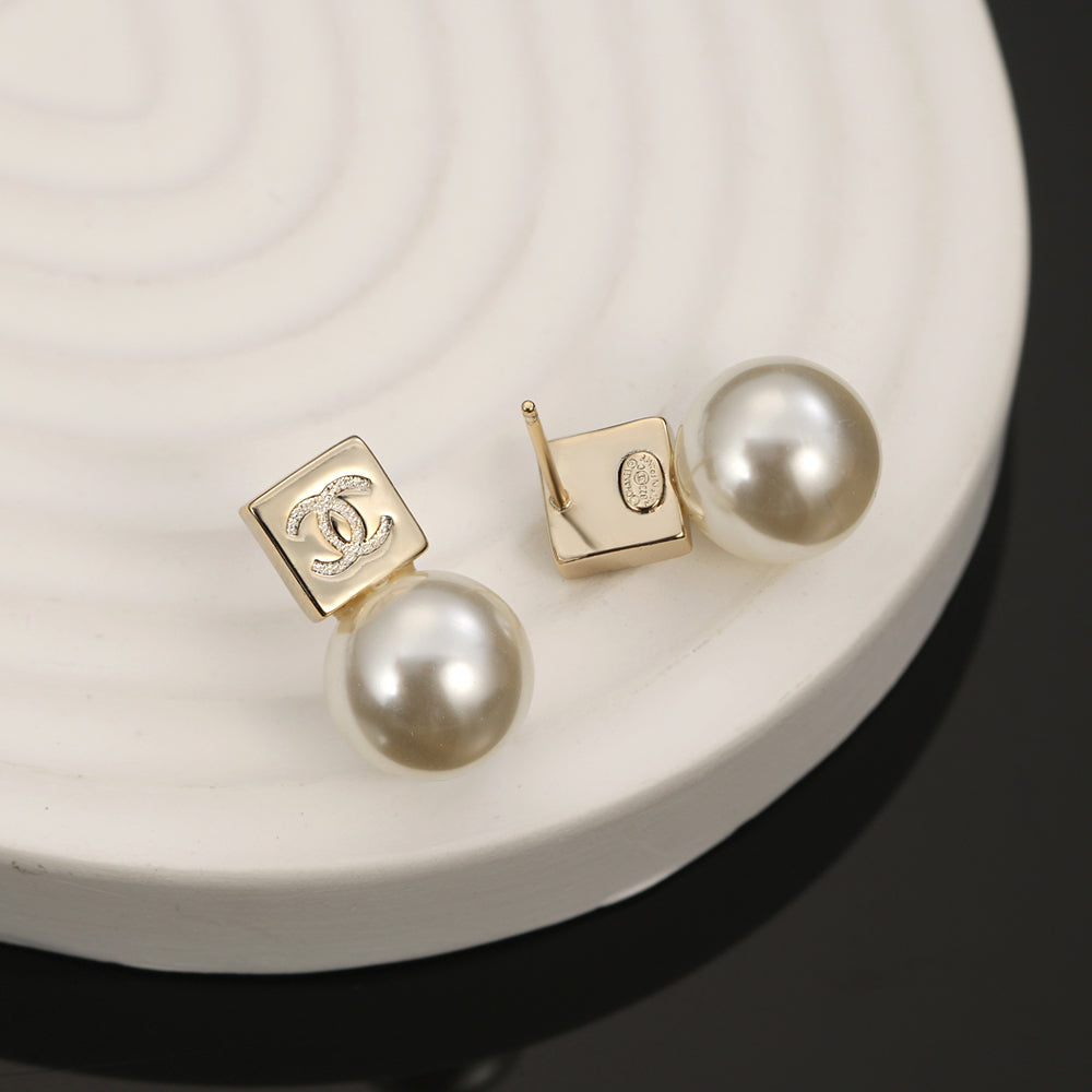 Chanel Pearls 18K Gold Earrings product image 6, provided for visual reference and product detail review