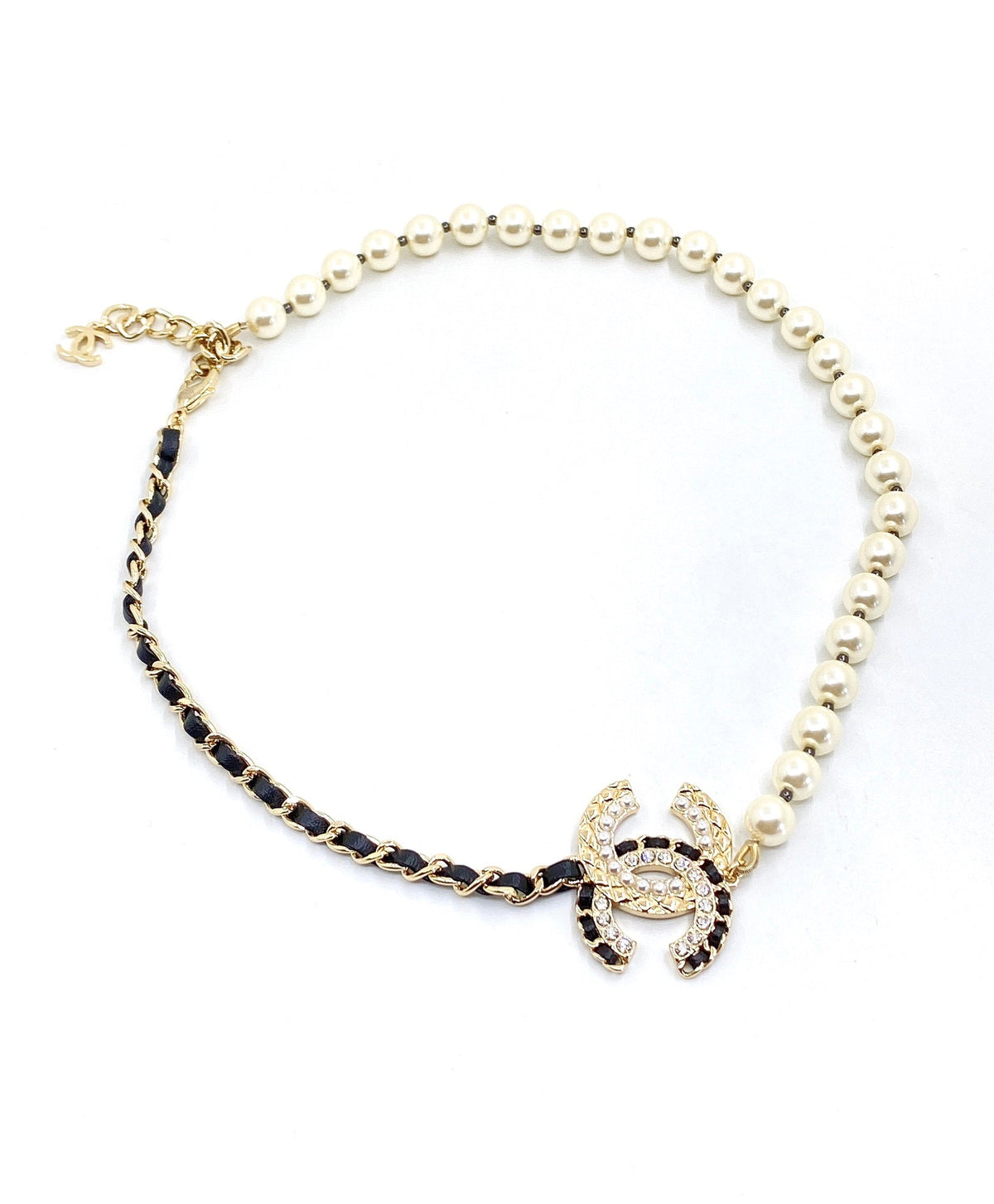 Chanel Leather Pearls 18K Gold Necklace product image 5, provided for visual reference and product detail review