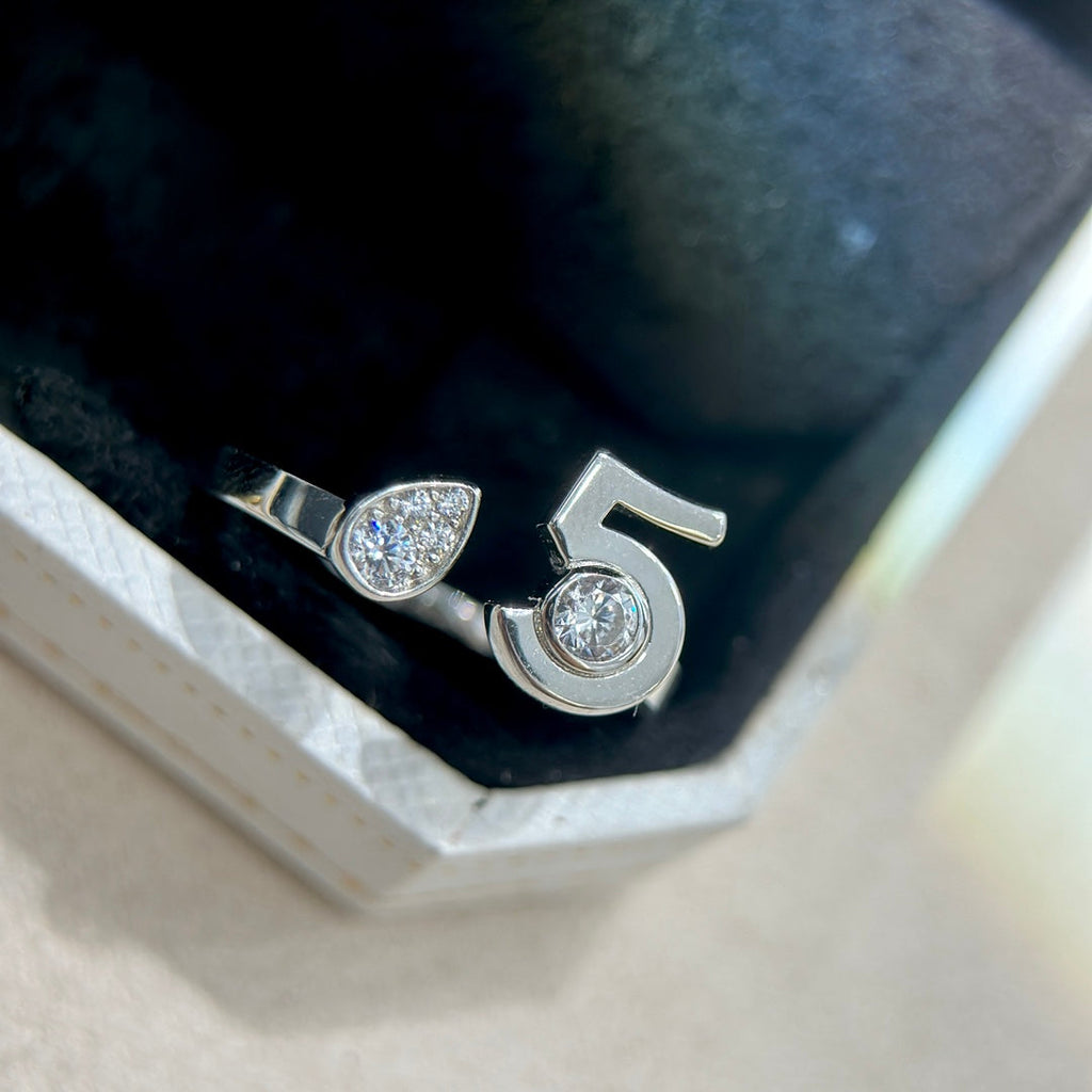 Chanel No.5 18K Gold Ring product image 7, provided for visual reference and product detail review