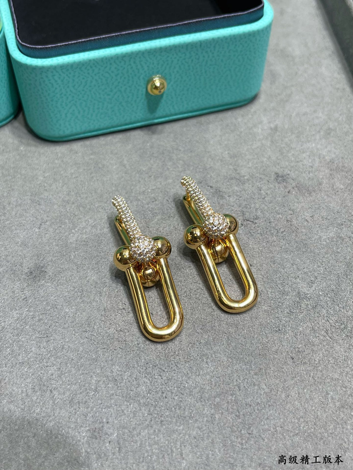 Tiffany HardWear Large Link Diamonds 18K Gold Earrings product image 2, provided for visual reference and product detail