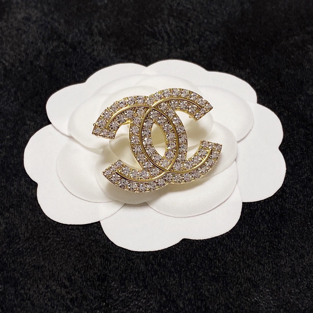 Chanel Diamonds Set Brooches 18K Gold Brooch product image 5, provided for visual reference and product detail review