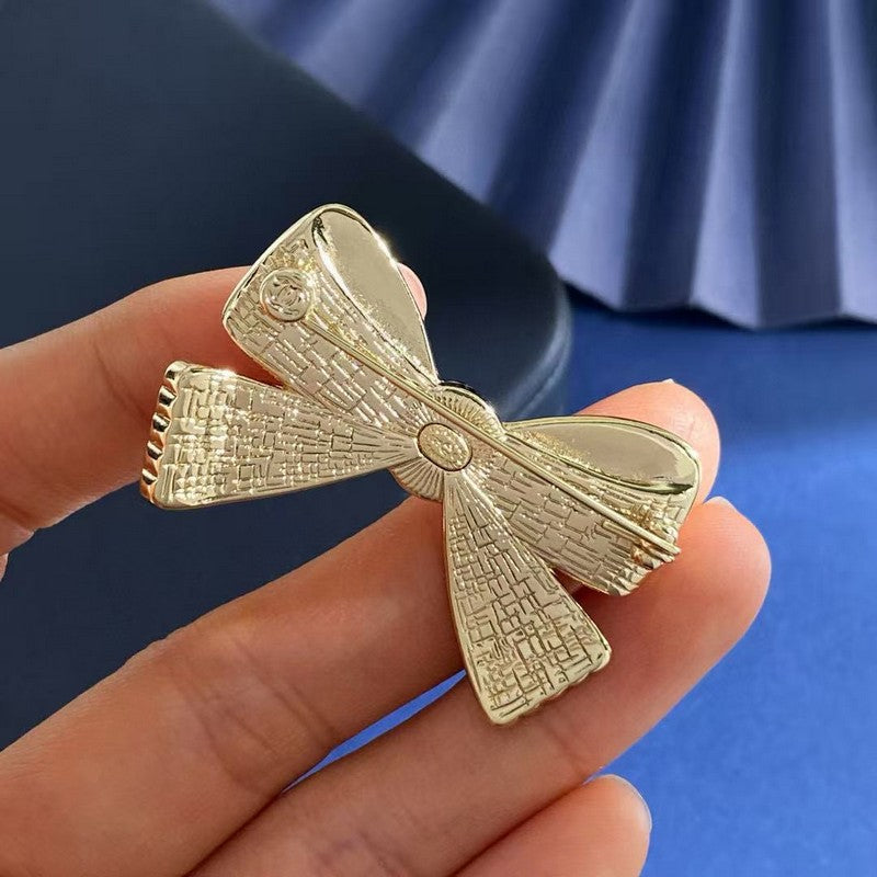 Chanel Bow Tie Gold 18K Gold Brooch product image 3, provided for visual reference and product detail review