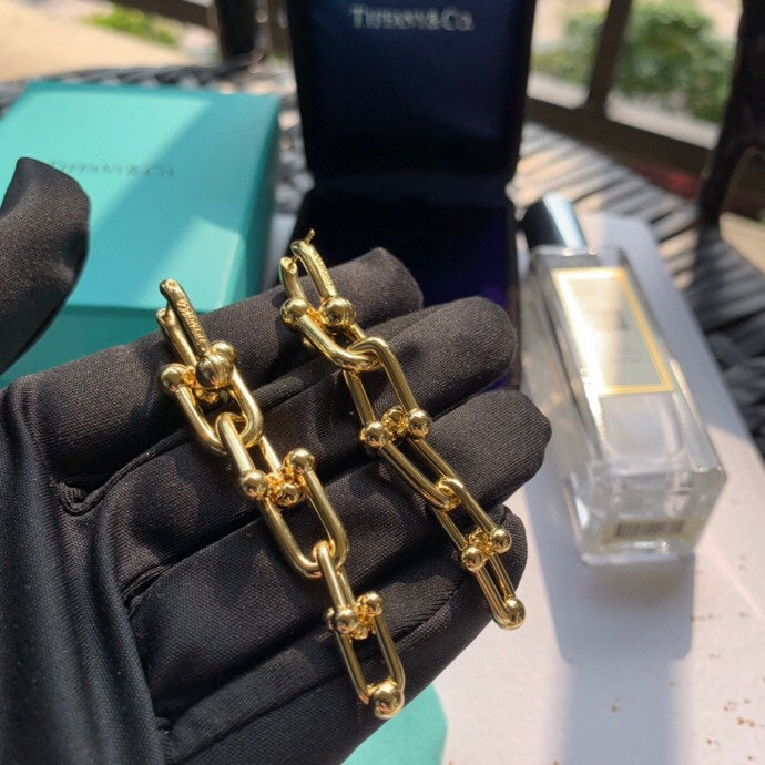 Tiffany HardWear Graduated Link 18K Gold Earrings product image 10, provided for visual reference and product detail review