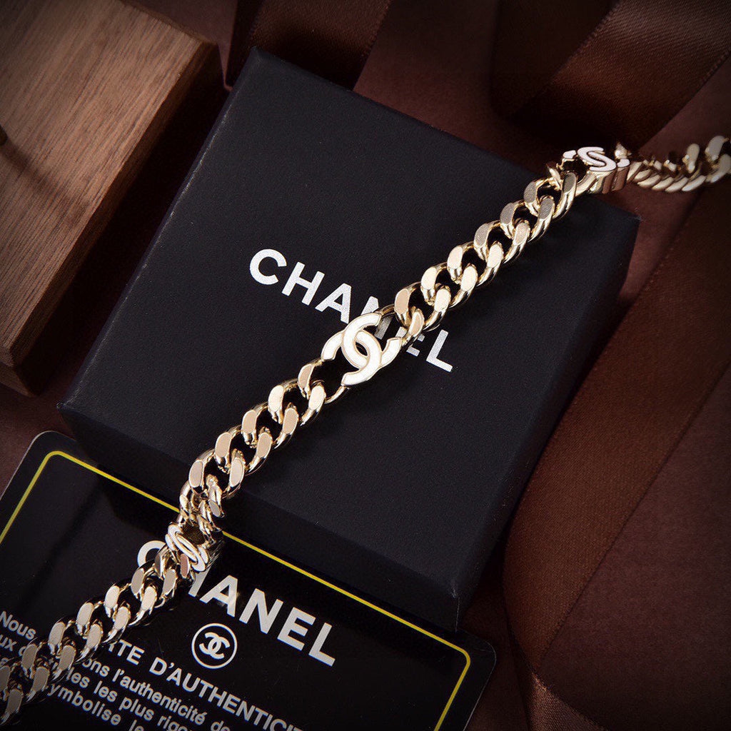 Chanel Crystals Choker 18K Gold Necklace product image 3, provided for visual reference and product detail review