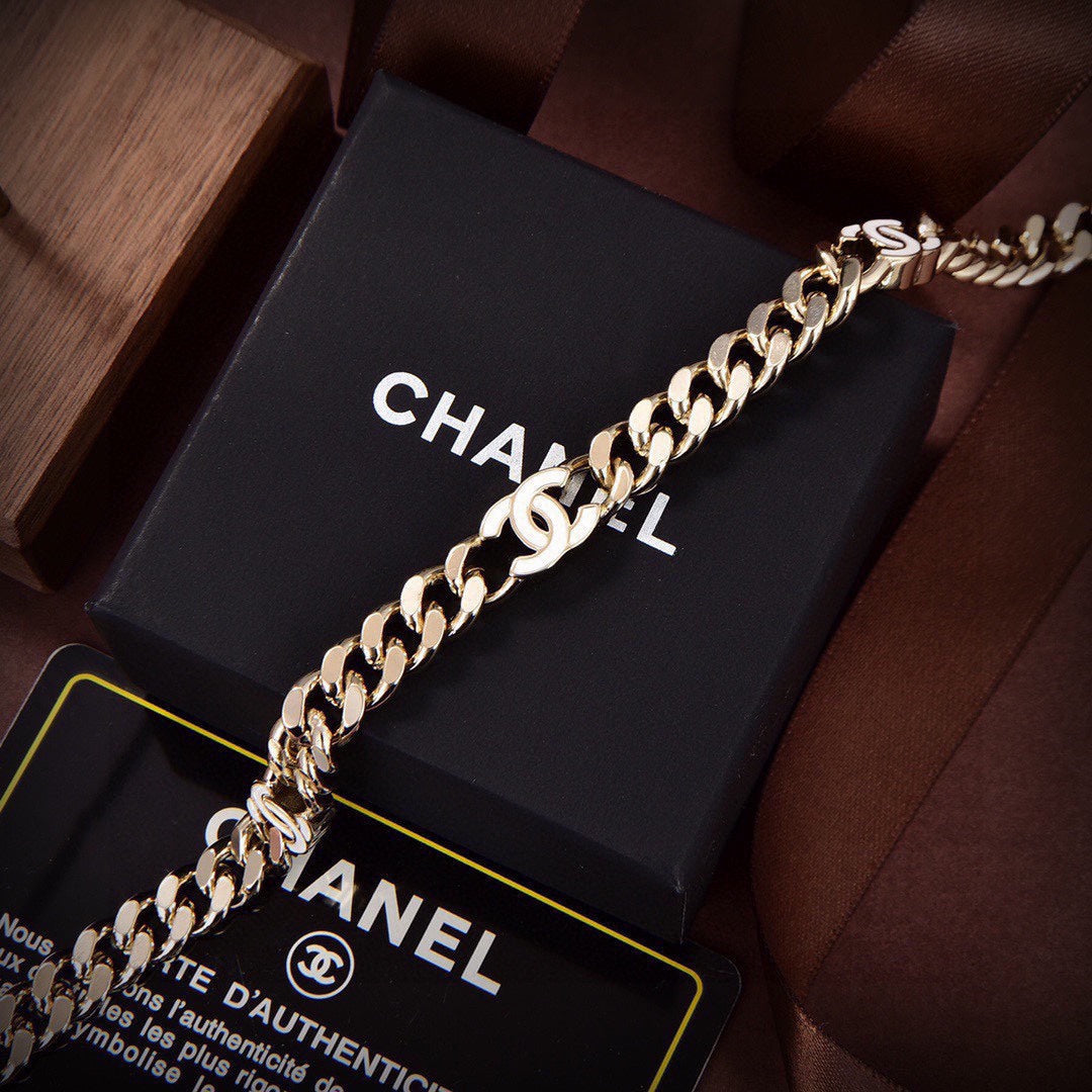 Chanel Crystals Choker 18K Gold Necklace product image 3, provided for visual reference and product detail review