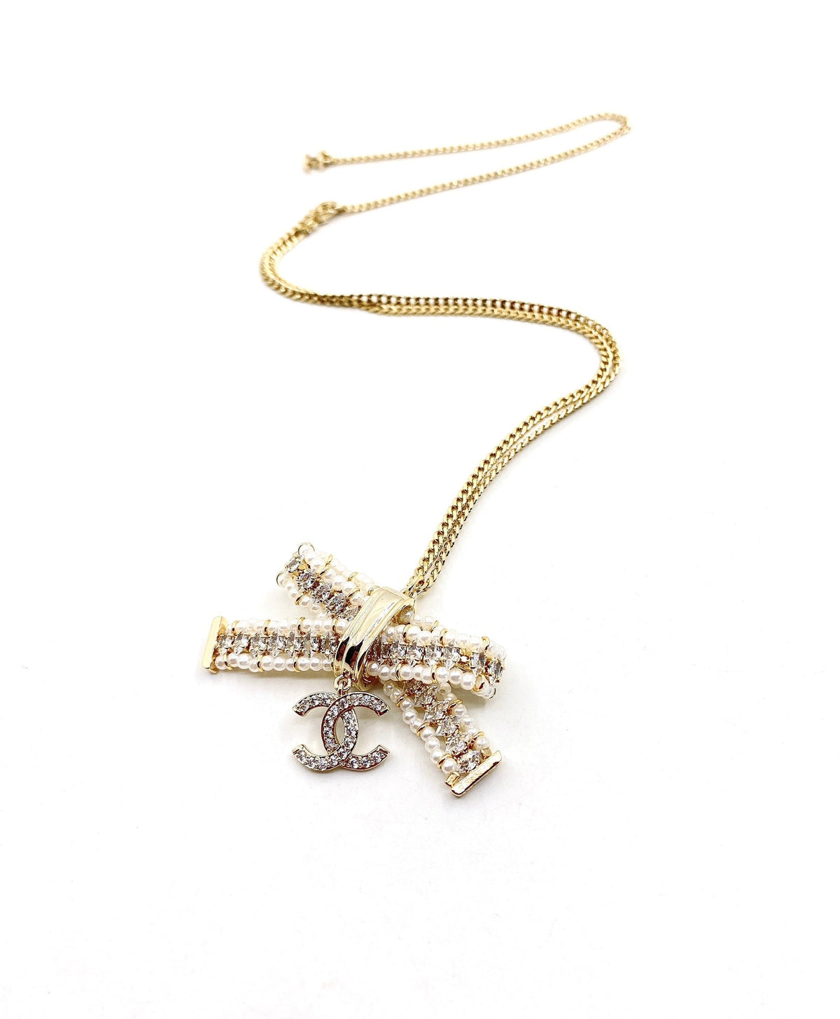 Chanel Bow Tie 18K Gold Necklace product image 5, provided for visual reference and product detail review