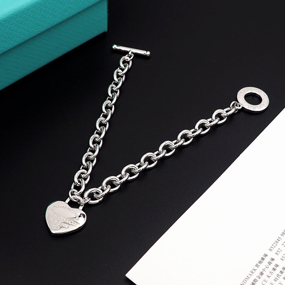 Tiffany Tag Chain 18K Gold Bracelet product image 14, provided for visual reference and product detail review