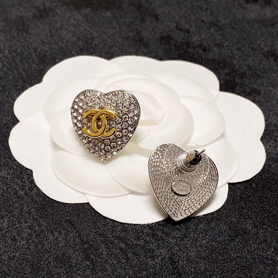 Chanel Heart Diamonds 18K Gold Earrings product image 6, provided for visual reference and product detail review
