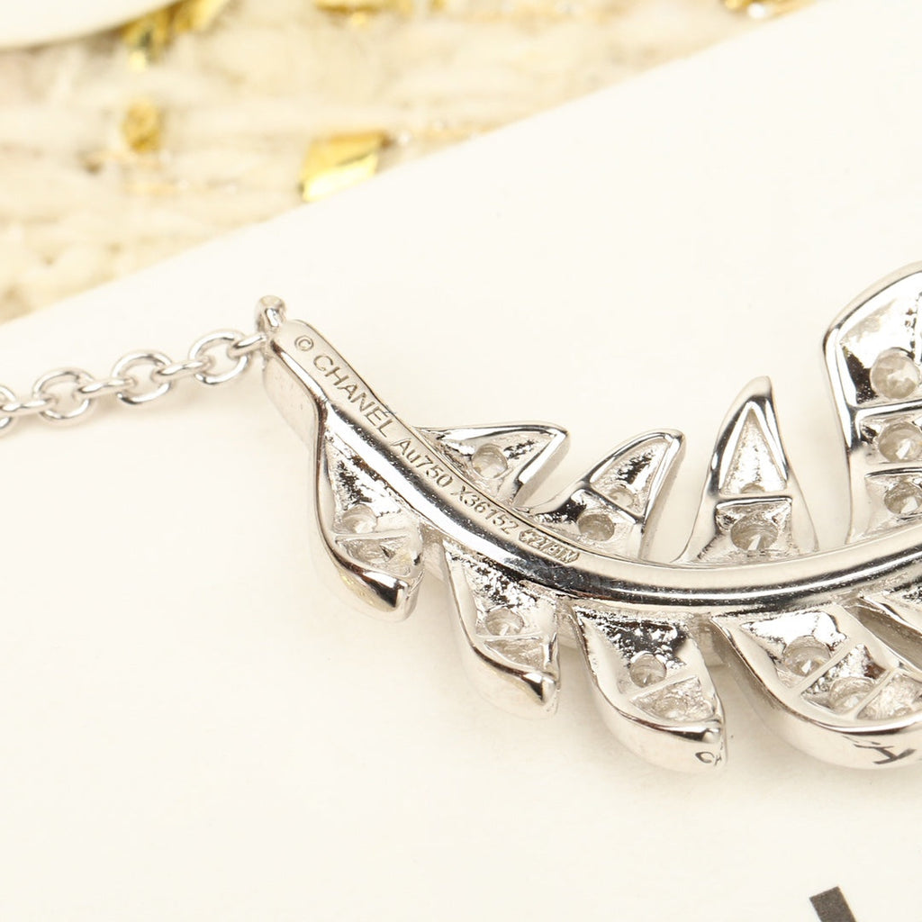 Chanel Plume De 18K Gold Necklace product image 8, provided for visual reference and product detail review