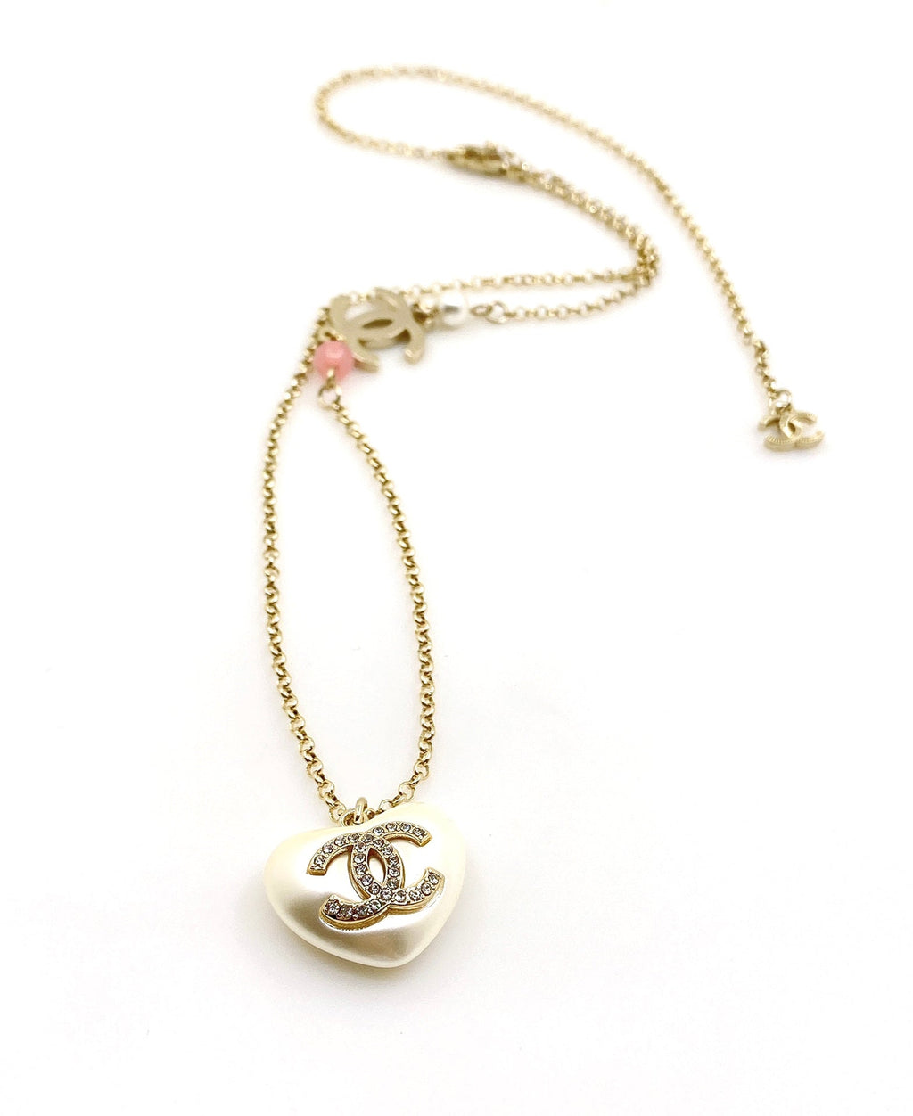 Chanel Pearl Heart Pink 18K Gold Necklace product image 5, provided for visual reference and product detail review