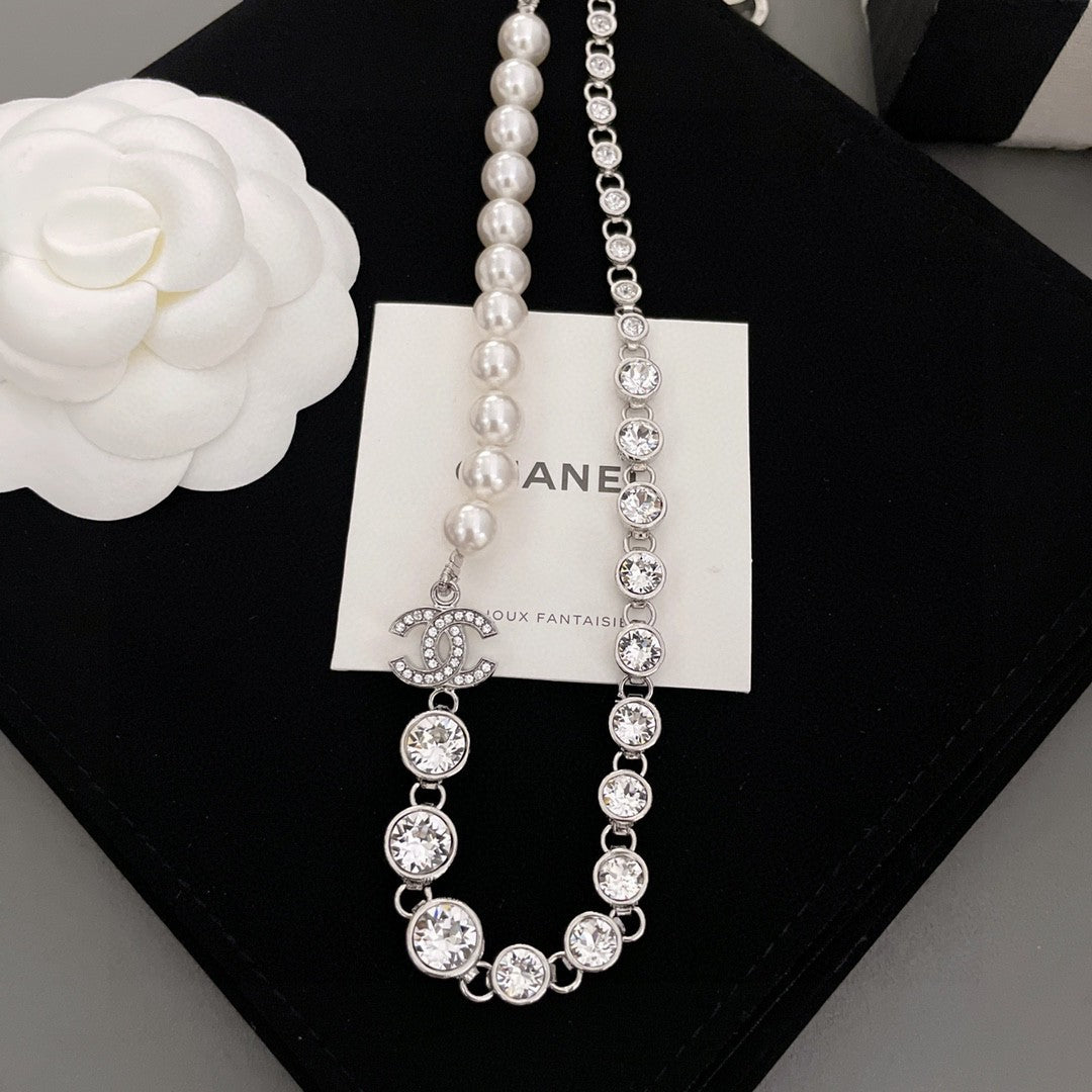 Chanel Pearls Crystals 18K Gold Necklace product image 5, provided for visual reference and product detail review