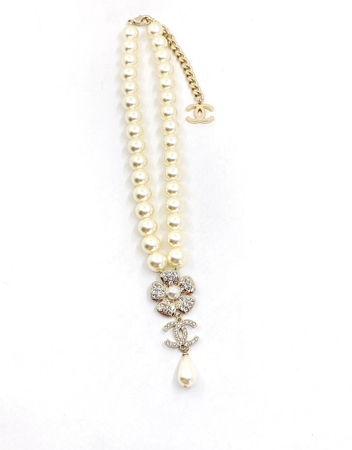 Chanel Pearls Chain Choker 18K Gold Necklace product image 5, provided for visual reference and product detail review