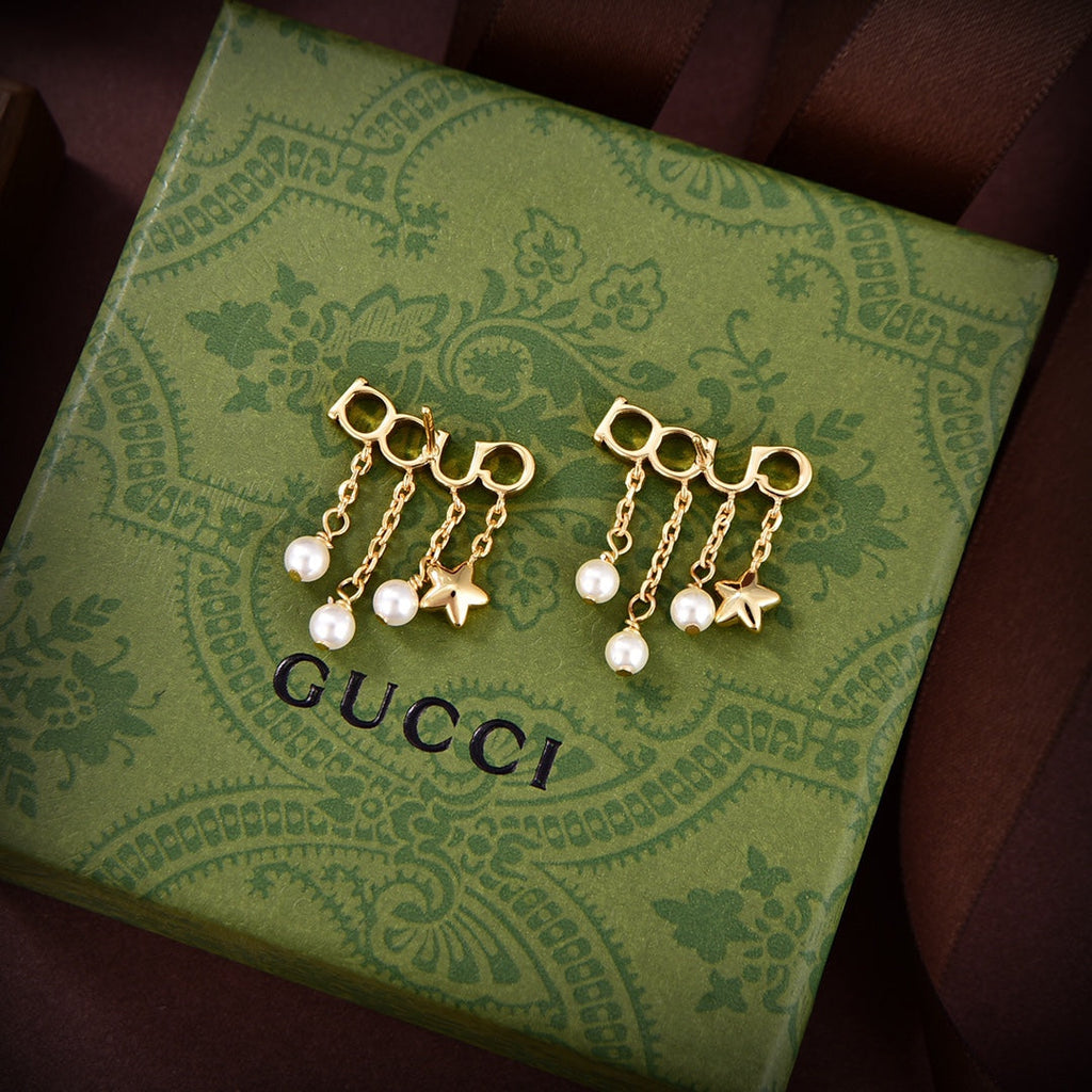 Gucci Double Script Pearl 18K Gold Earrings product image 4, provided for visual reference and product detail review