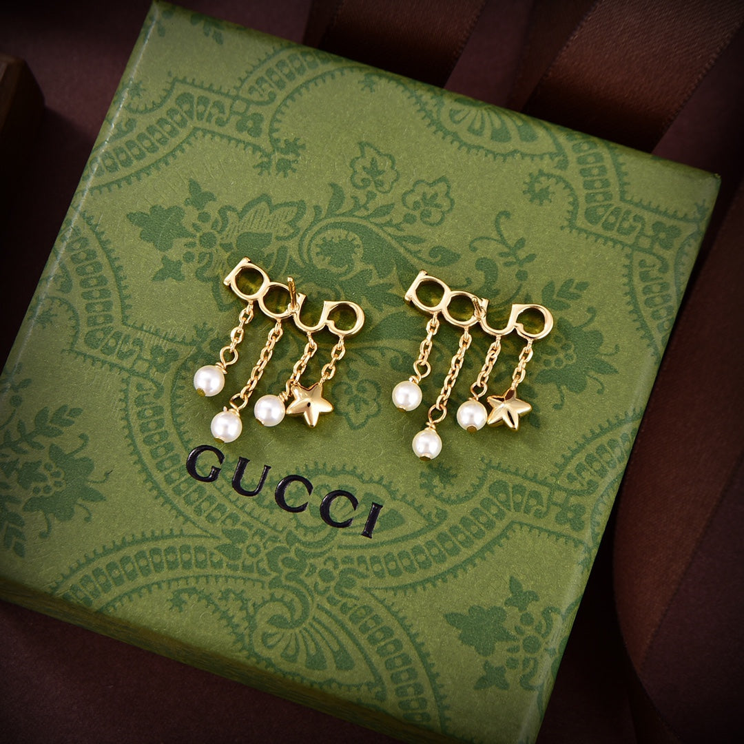 Gucci Double Script Pearl 18K Gold Earrings product image 4, provided for visual reference and product detail review