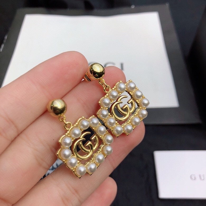 Gucci Double Square Pearls 18K Gold Earrings product image 1, provided for visual reference and product detail review