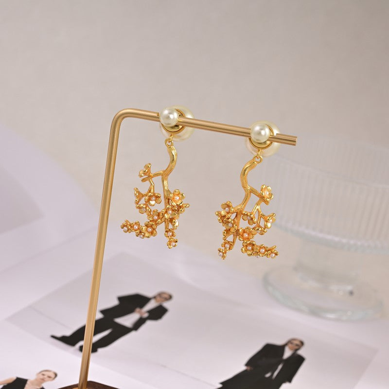 Dior Tribales Tree Clip 18K Gold Earrings product image 6, provided for visual reference and product detail review