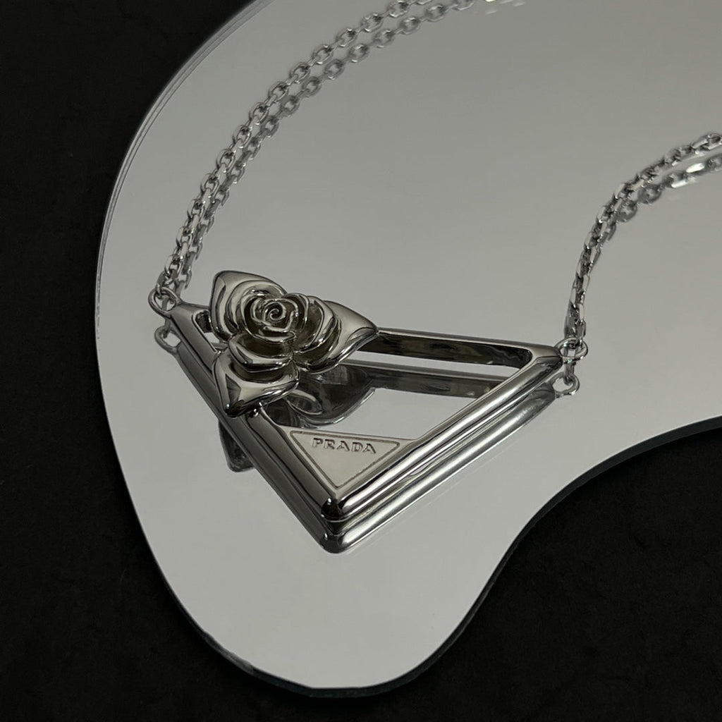 Victoire De Castellane 18K Gold Necklace product image 7, provided for visual reference and product detail review