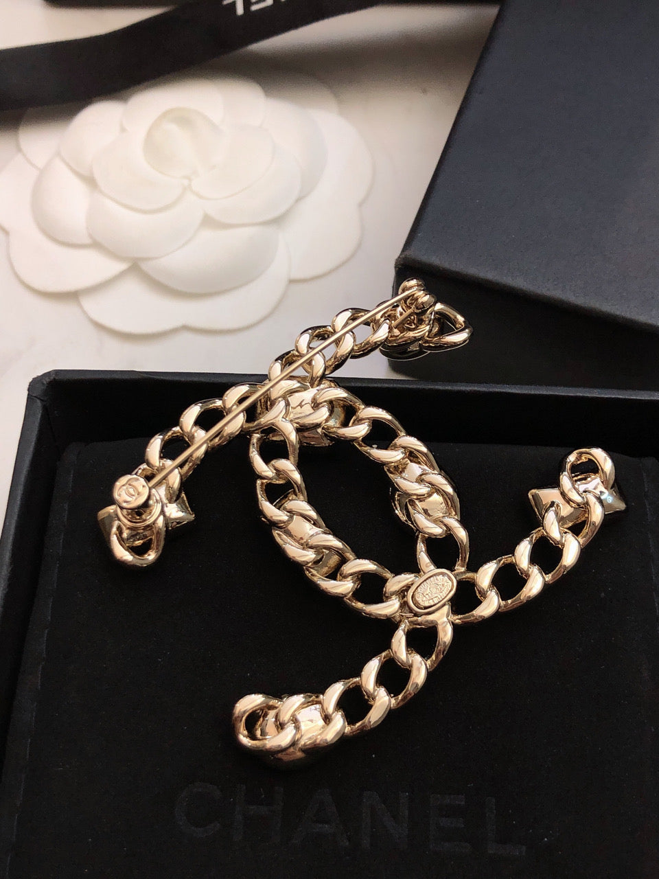 Chanel Crystals Strass 18K Gold Brooch product image 5, provided for visual reference and product detail review