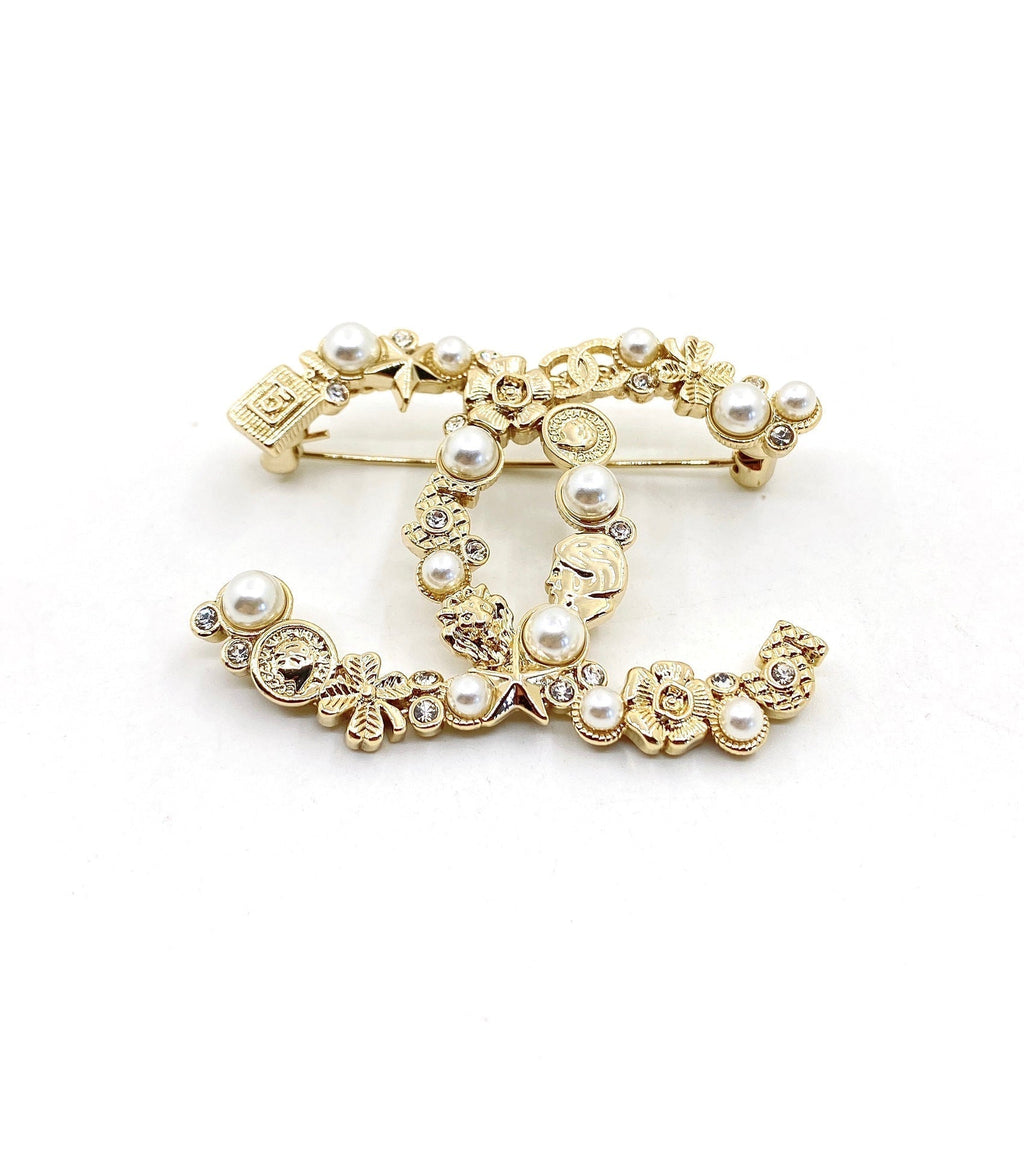 Chanel Pearls 18K Gold Brooch product image 5, provided for visual reference and product detail review