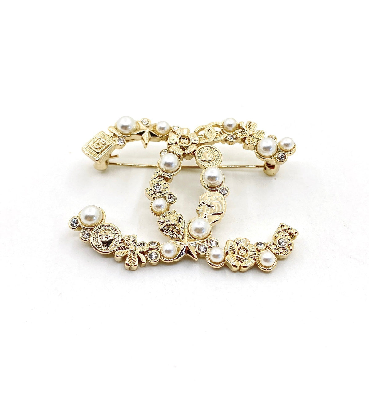 Chanel Pearls 18K Gold Brooch product image 5, provided for visual reference and product detail review