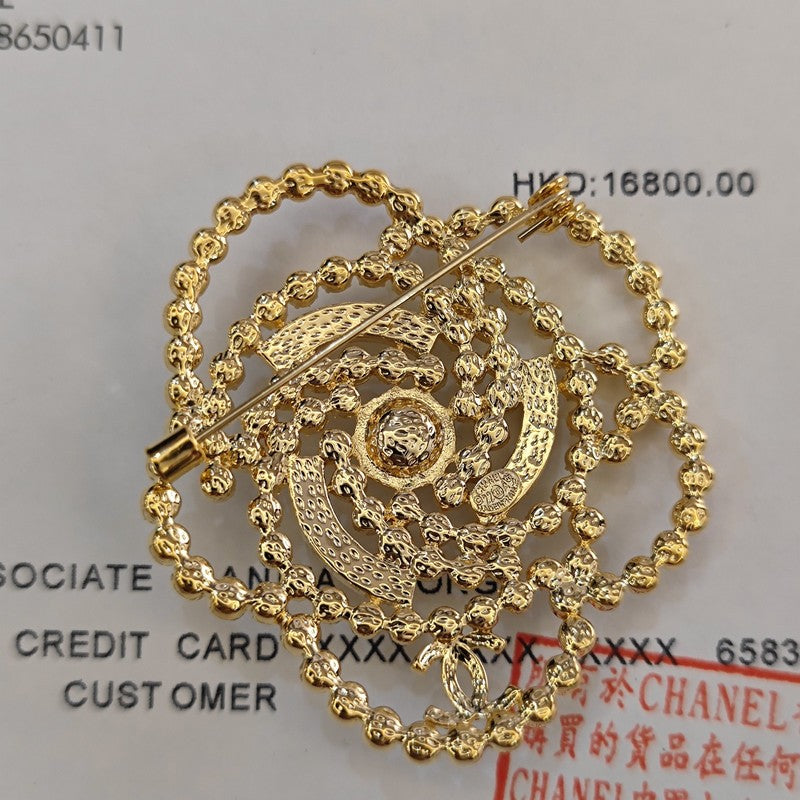 Chanel Camellia Pearl 18K Gold Brooch product image 5, provided for visual reference and product detail review