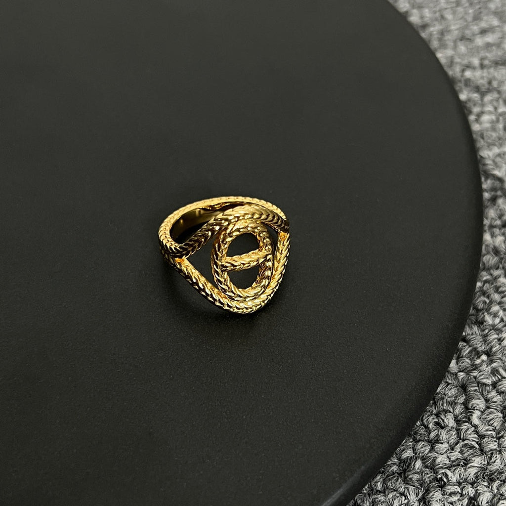 Hermes Chaine D'Ancre Danae Medium 18K Gold Ring product image 5, provided for visual reference and product detail review