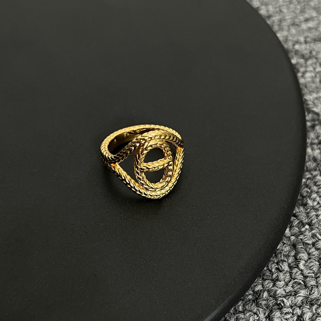 Hermes Chaine D'Ancre Danae Medium 18K Gold Ring product image 5, provided for visual reference and product detail review