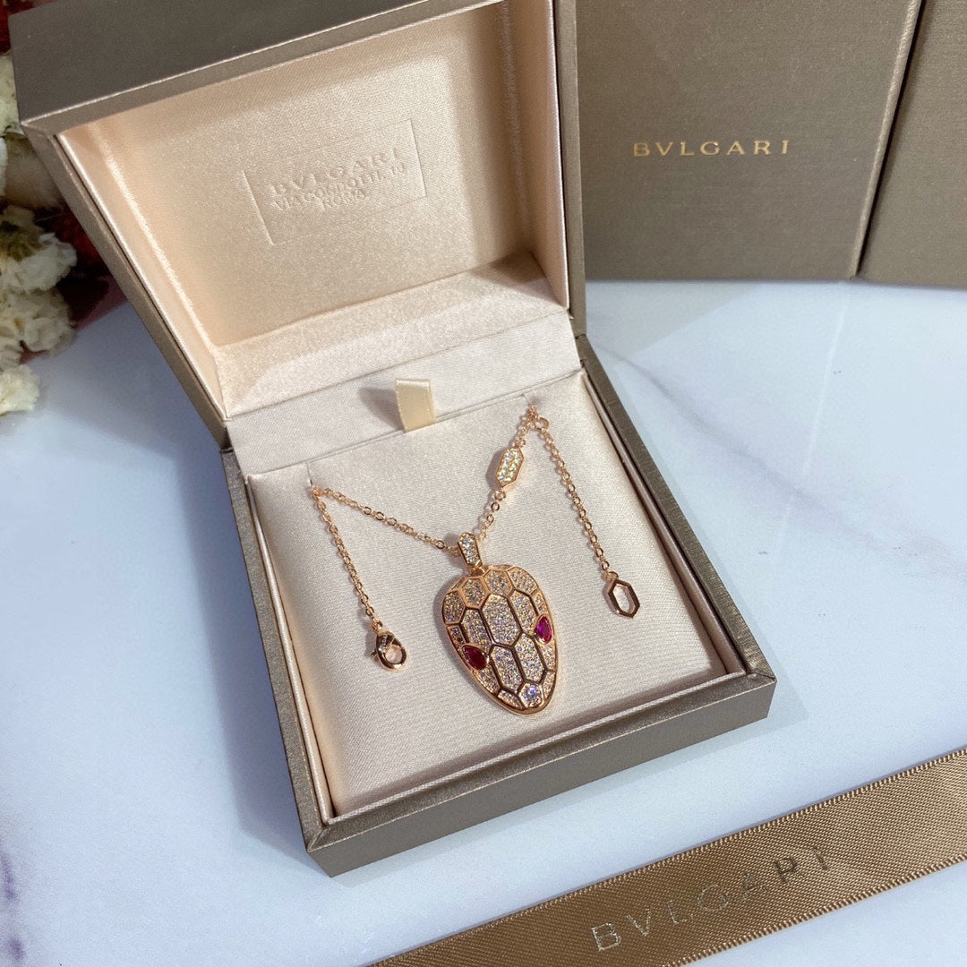 Bvlgari Serpenti 18K Gold Necklace product image 11, provided for visual reference and product detail review