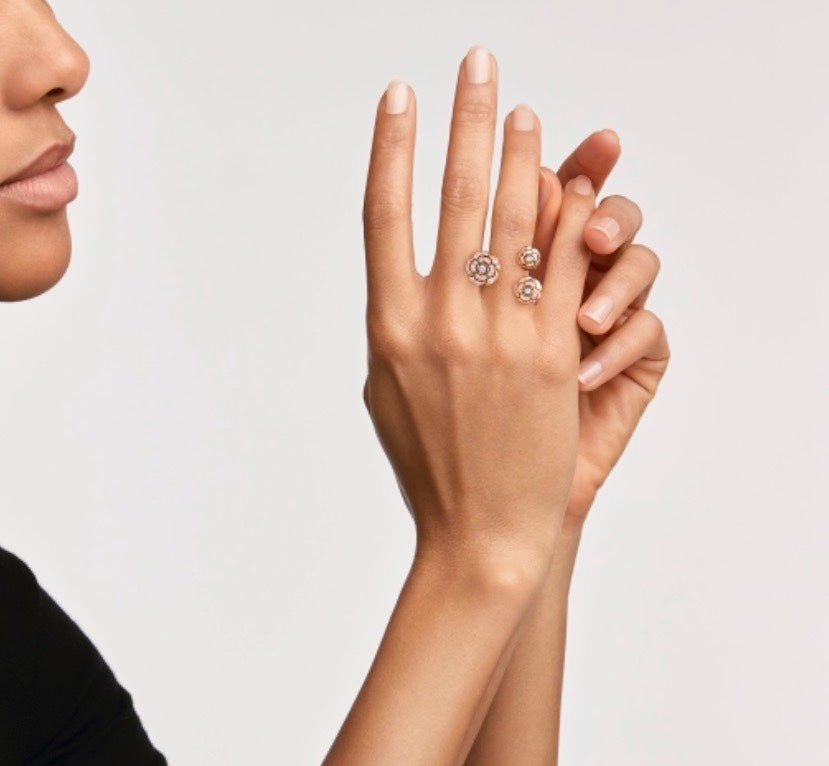 Chanel Extrait De Cam ̈¦lia 18K Gold Ring product image 3, provided for visual reference and product detail review