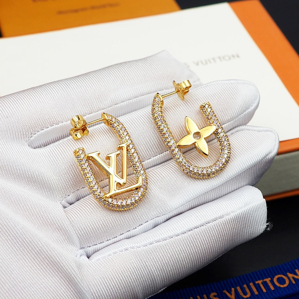 Louis Vuitton My Chain 18K Gold Earrings product image 4, provided for visual reference and product detail review