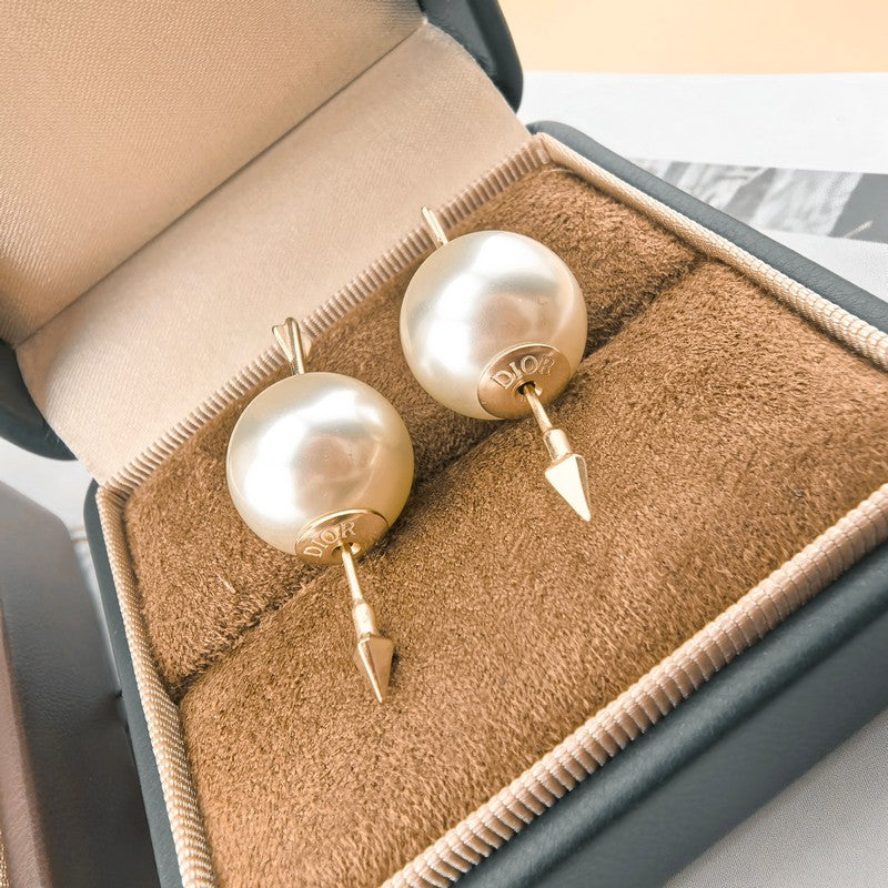 Dior Tribales 18K Gold Earrings product image 4, provided for visual reference and product detail review