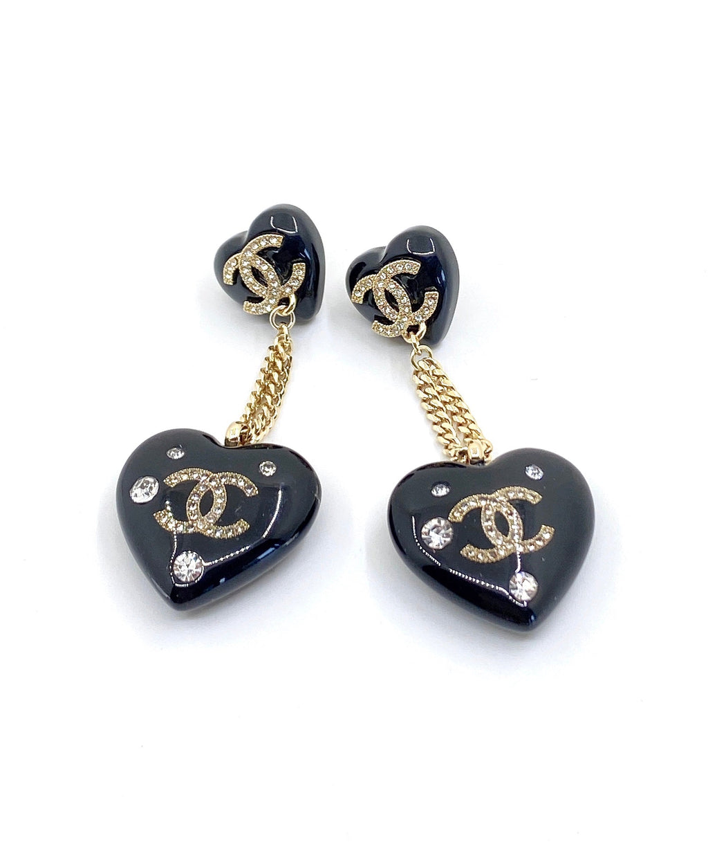 Chanel Heart Pendant 18K Gold Earrings product image 5, provided for visual reference and product detail review