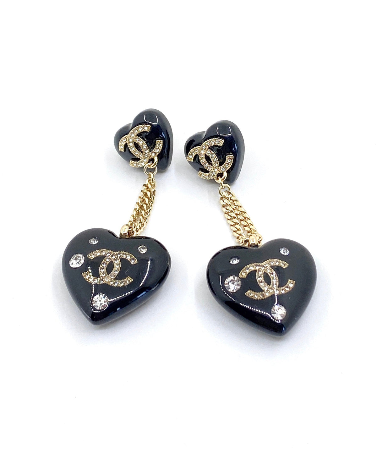 Chanel Heart Pendant 18K Gold Earrings product image 5, provided for visual reference and product detail review
