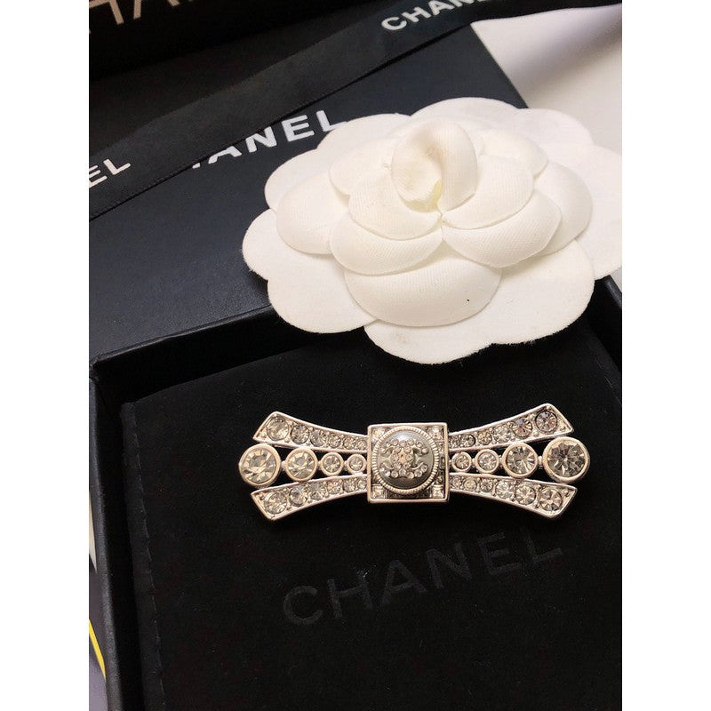 Chanel Bow Tie Diamond 18K Gold Brooch product image 5, provided for visual reference and product detail review
