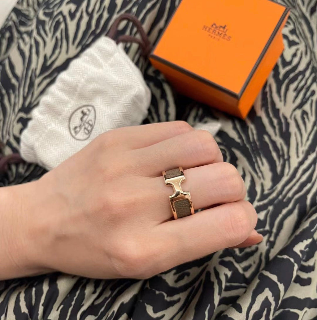 Hermes Olympe 18K Gold Ring product image 5, provided for visual reference and product detail review