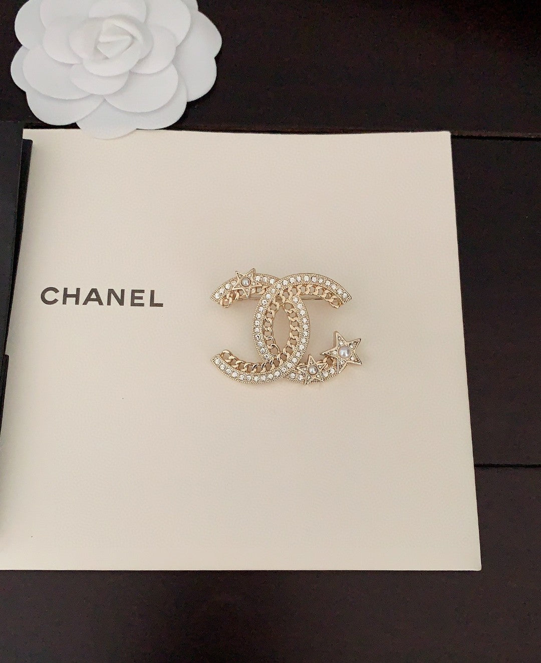 Chanel Star Crystal 18K Gold Brooch product image 4, provided for visual reference and product detail review