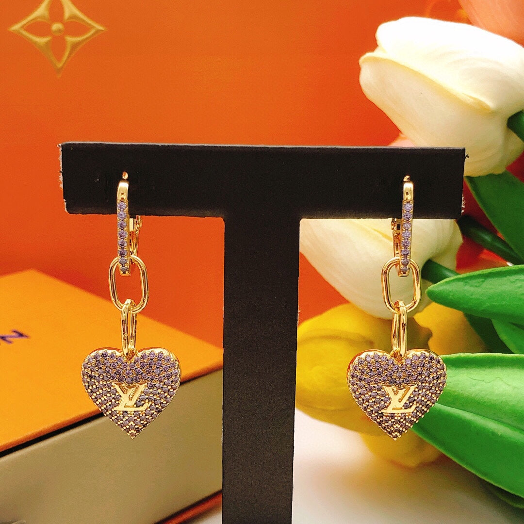 Louis Vuitton Heart Diamond 18K Gold Earrings product image 5, provided for visual reference and product detail review