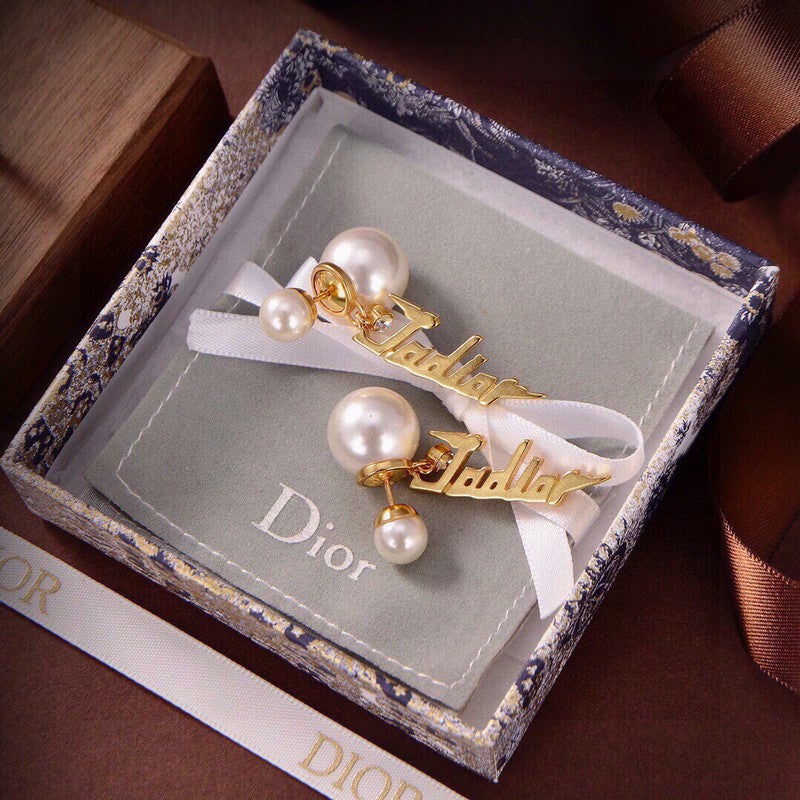 Dior Tribales Vintage 18K Gold Earrings product image 7, provided for visual reference and product detail review
