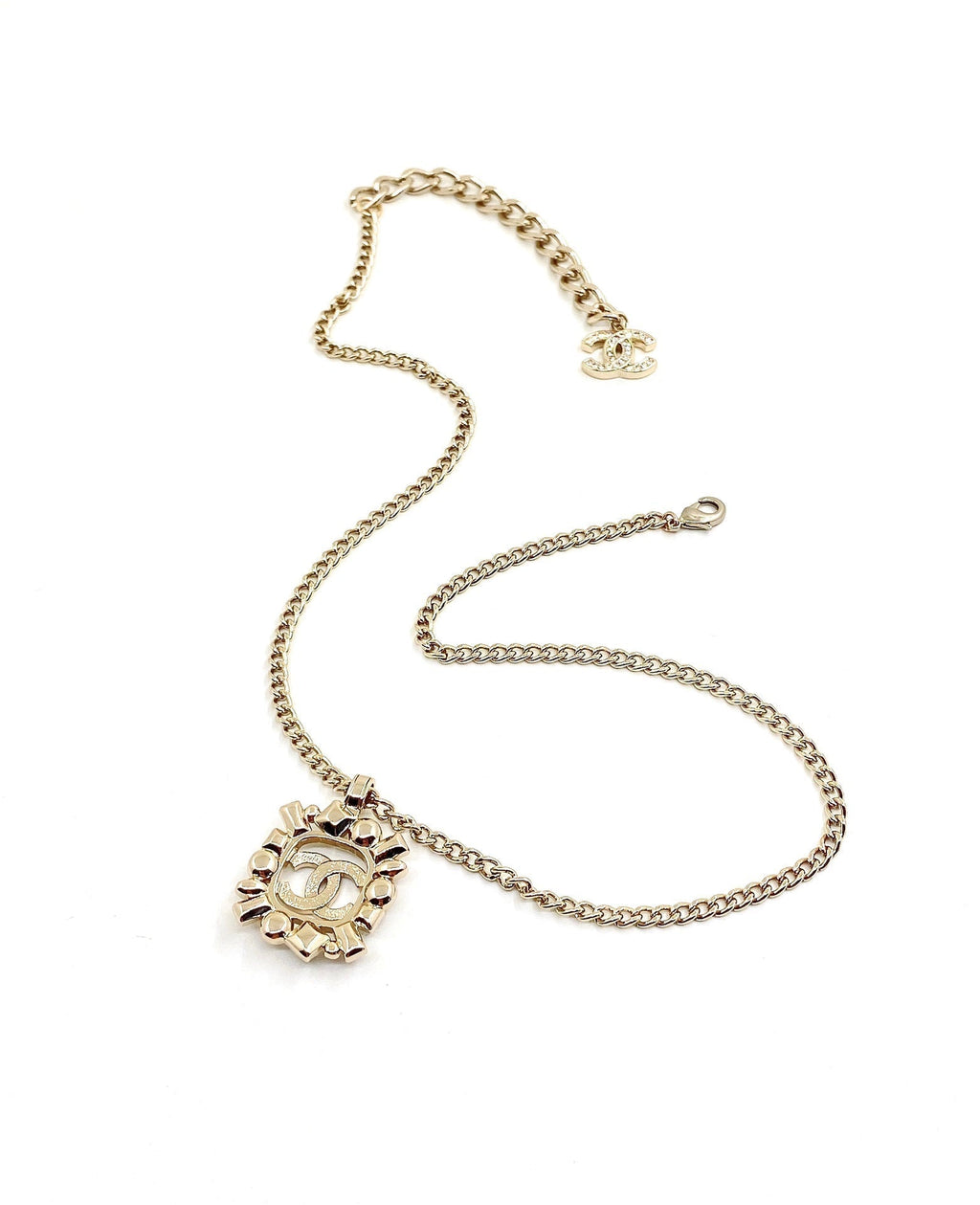 Chanel Diamonds Pendant 18K Gold Necklace product image 5, provided for visual reference and product detail review