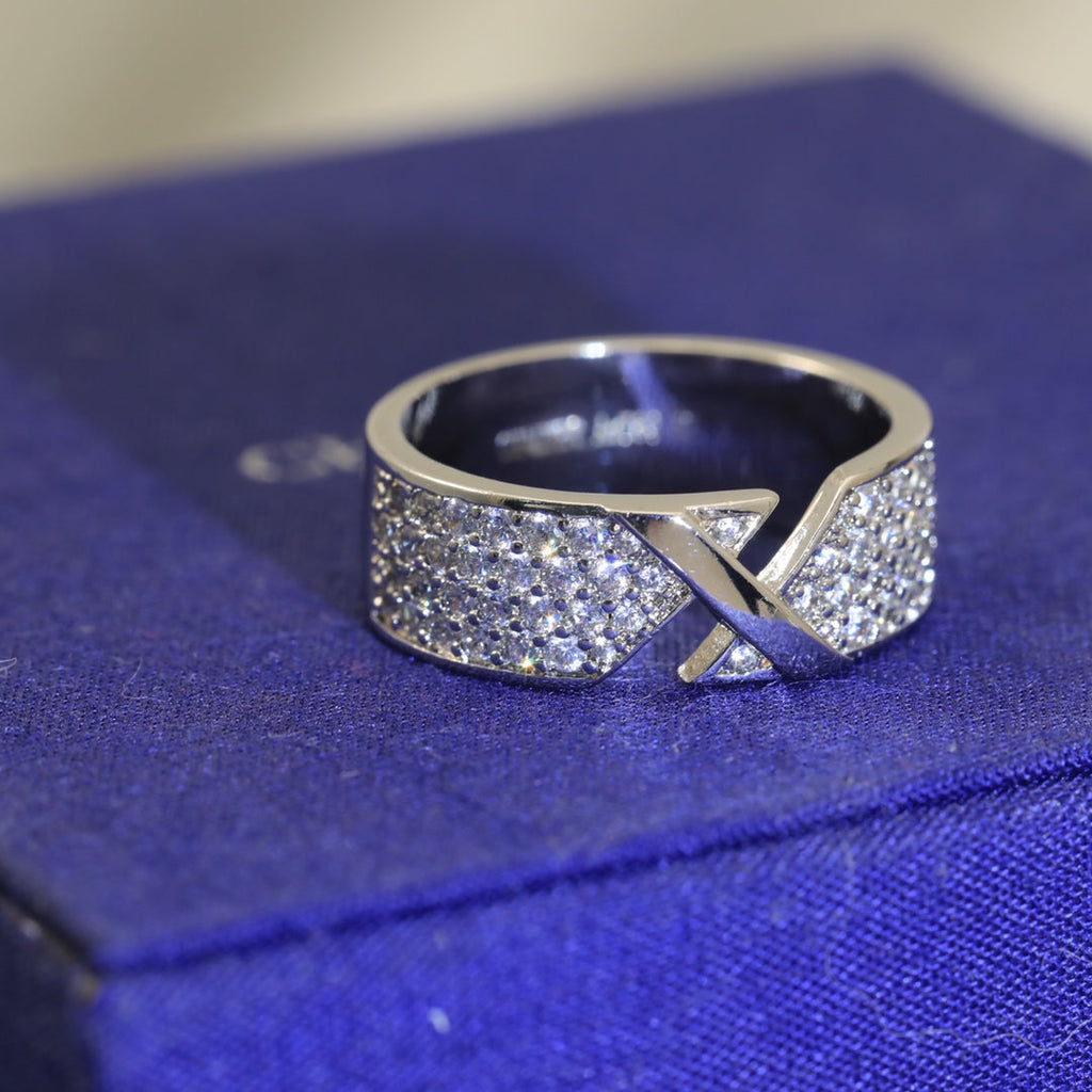 Liens Diamond 18K Gold Ring product image 6, provided for visual reference and product detail review